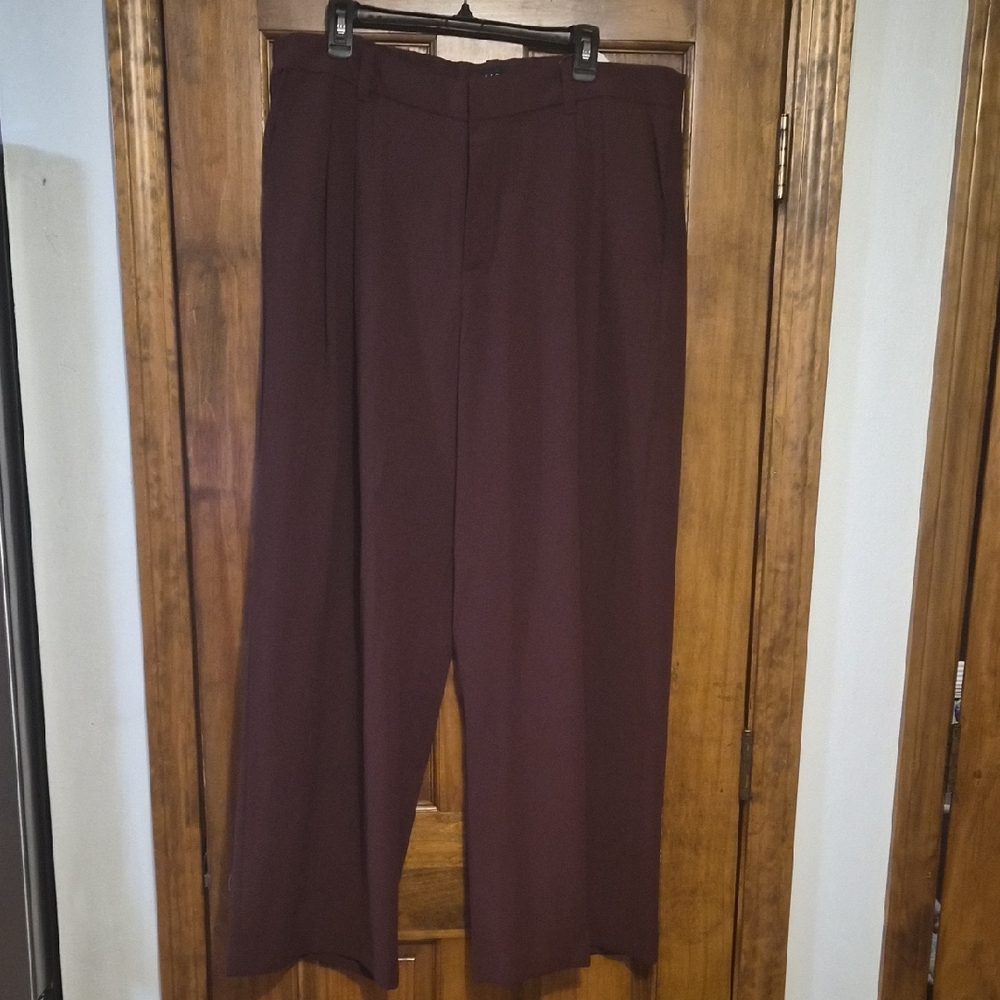GAP Wide Leg Pants in Burgundy
